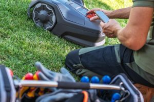 Jak podłączyć silnik kosiarki elektrycznej?