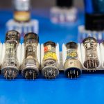 Muzeum Radio i Telewizji Seria starych rur i zaworów termoelektronicznych