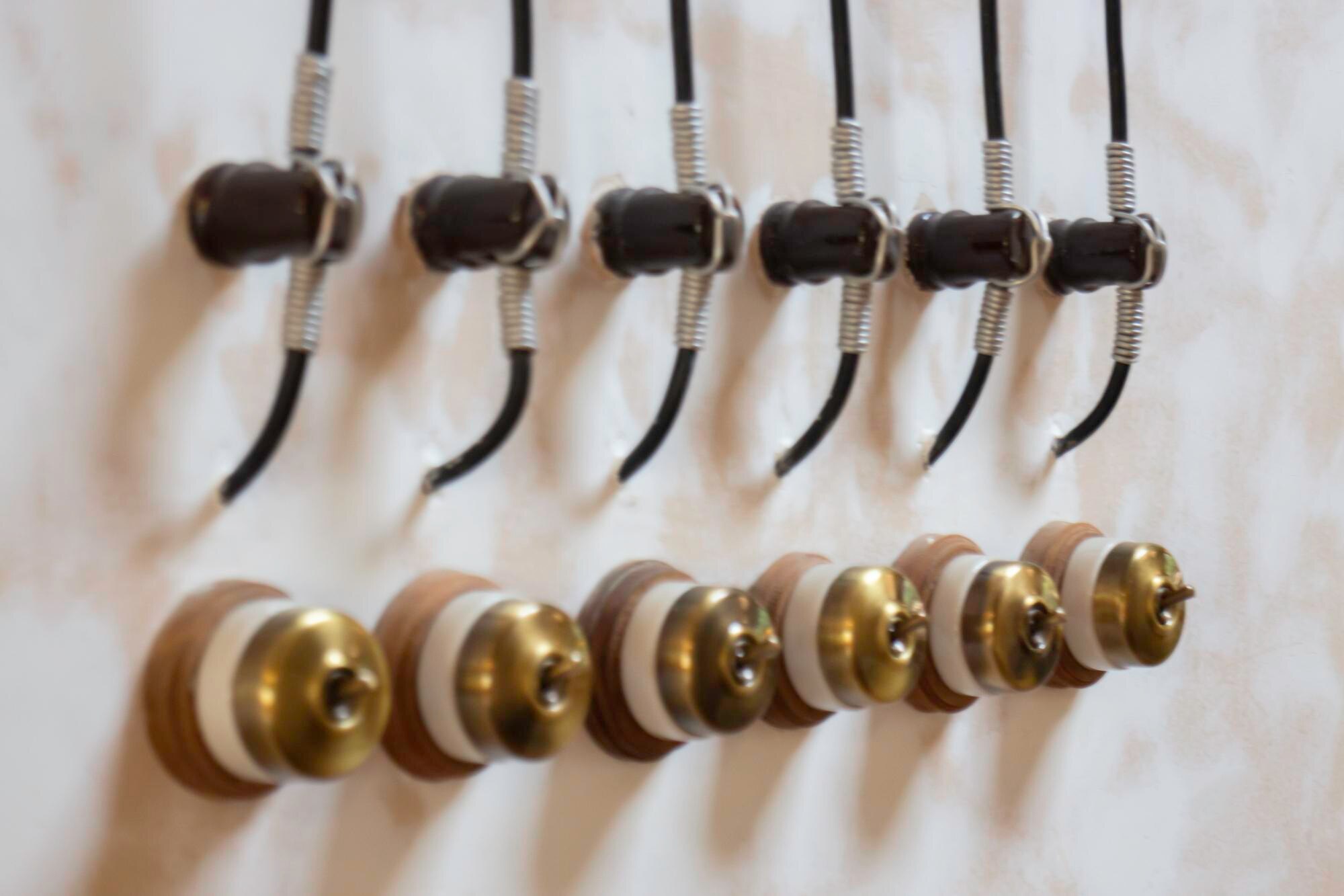 Szczegóły nowoczesnego mieszkania na poddaszu w stylu hipster