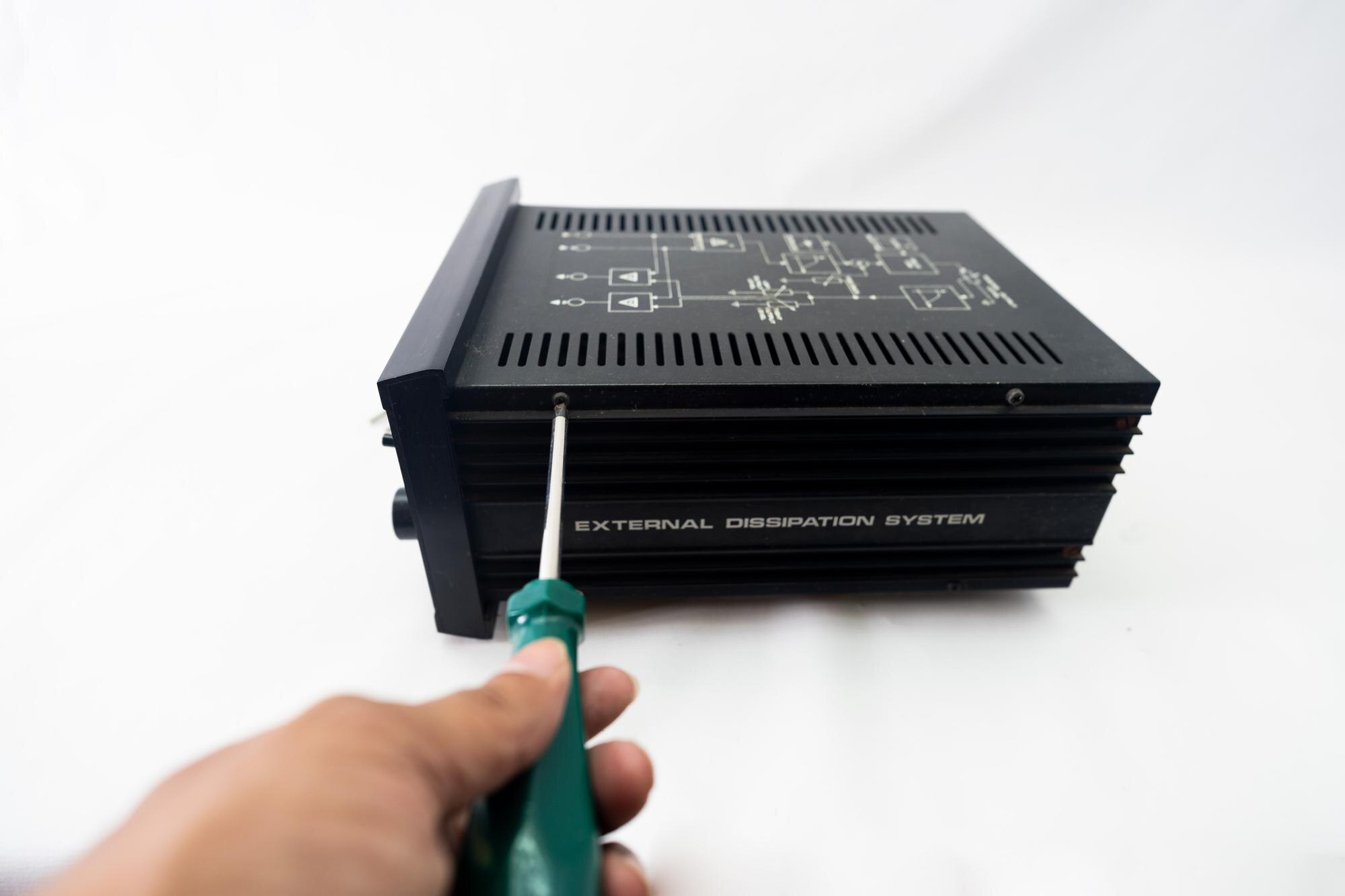 Profesjonalny sprzęt dźwiękowy z echo z opóźnieniem i więcej