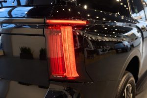 Jak podłączyć taśmę LED pod maskę samochodu, w samochodzie?