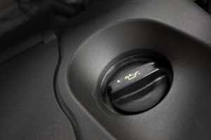 szyja wypełniacza oleju w samochodzie Obraz