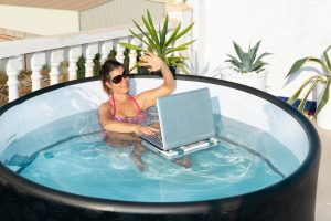 Jak podłączyć jacuzzi? Ogrodowe, do prądu, z WiFi