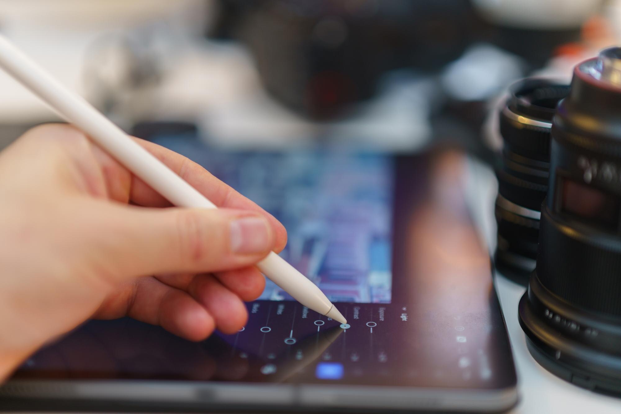 Urządzenia do edycji zdjęć dla projektantów graficznych, regulacja ekranu zdjęć na tabletach cyfrowych