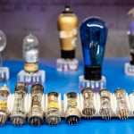 Muzeum Radio i Telewizji Seria starych rur i zaworów termoelektronicznych