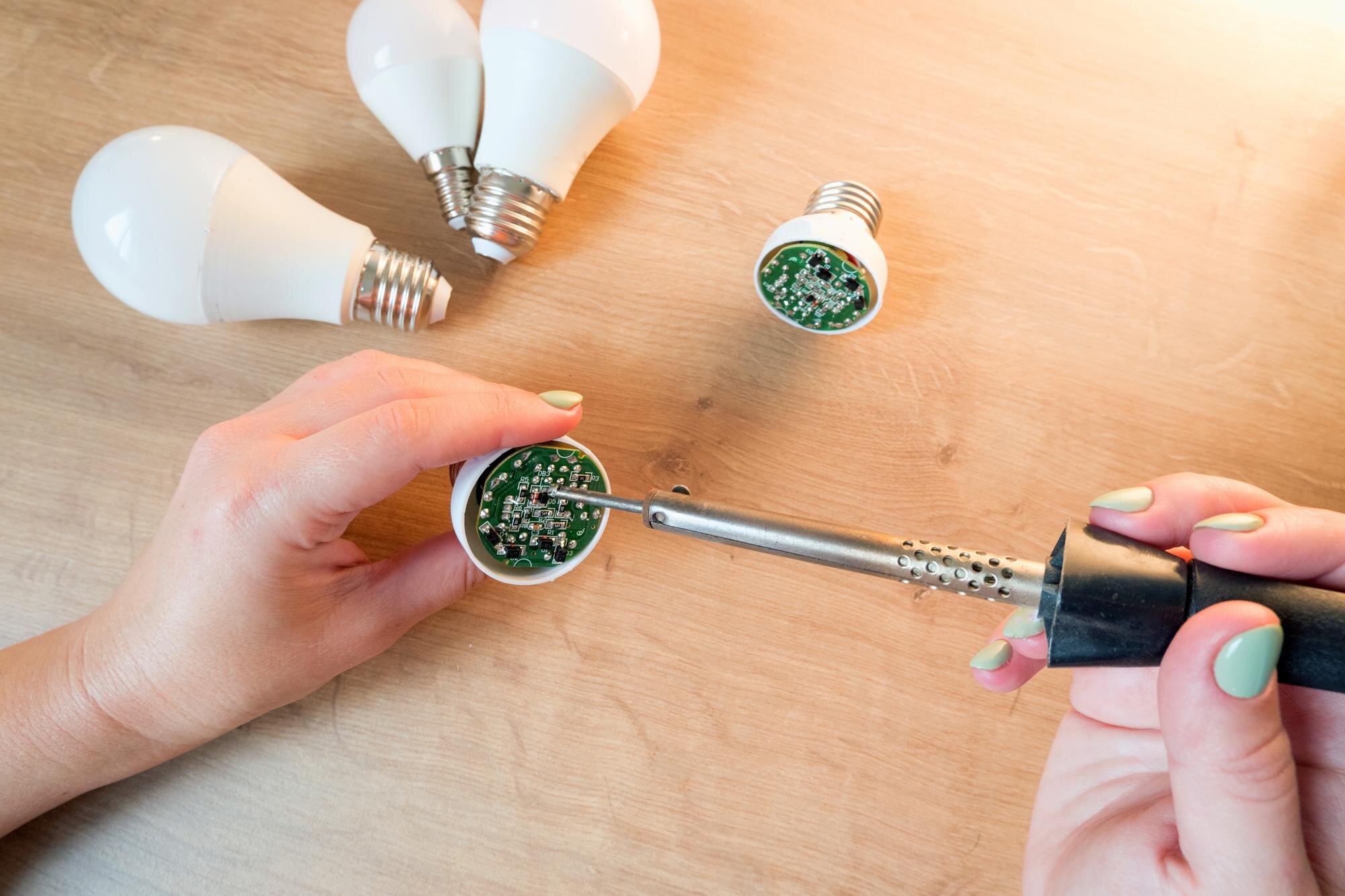 Odzyskiwanie rozdzielenia diody w lampie energooszczędnej w lampie LED