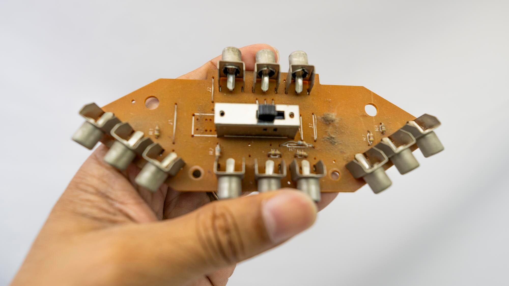 Przełącznik kablowy typu RCA do urządzeń audio i wideo