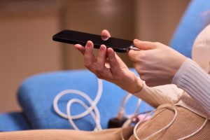 Jak podłączyć pada do telefonu? Bluetooth, kabel, Android