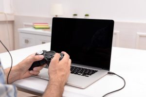 Jak podłączyć pada PS5 do laptopa?