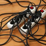 Przeciążone tablice zasilające z bliska