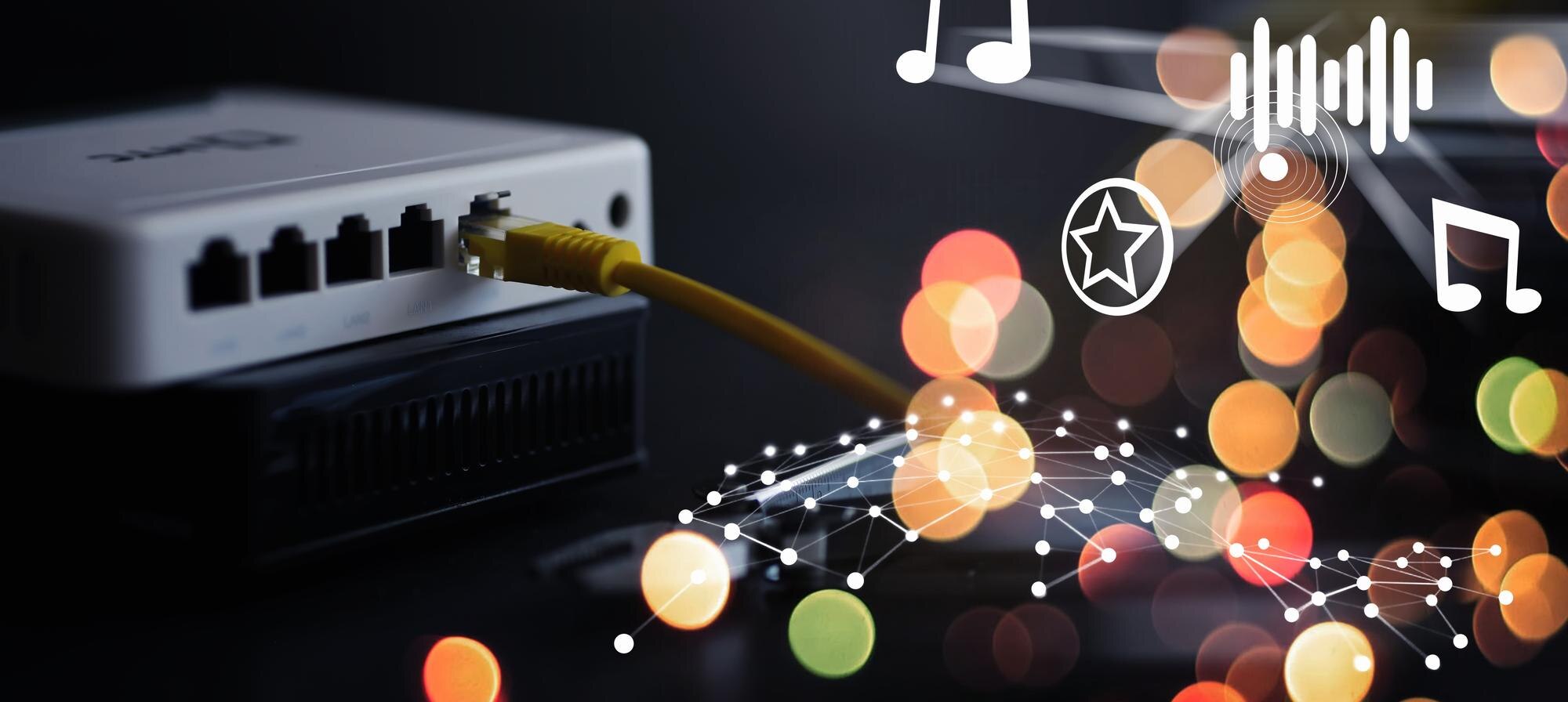 Domowy router bezprzewodowy z podłączonymi kablami ethernet z bliska Nowoczesny dwuzakresowy router bezprzewodowy Mężczyzna pracujący w tle