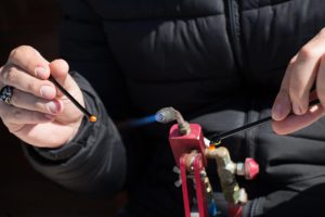 Jak podłączyć wtyczkę do zapalniczki samochodowej?