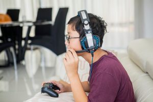 Jak wybrać słuchawki z dobrym mikrofonem do pracy i gier?