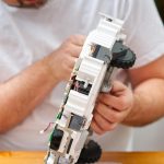 Naprawa robota odkurzającego Zdemontowany robot odkurzający