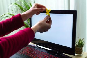 Jak podłączyć tablica interaktywna do laptopa?