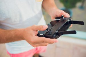 Jak podłączyć drona do telefonu?