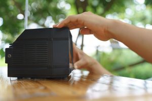 Przenośny lub mały telewizor analogowy