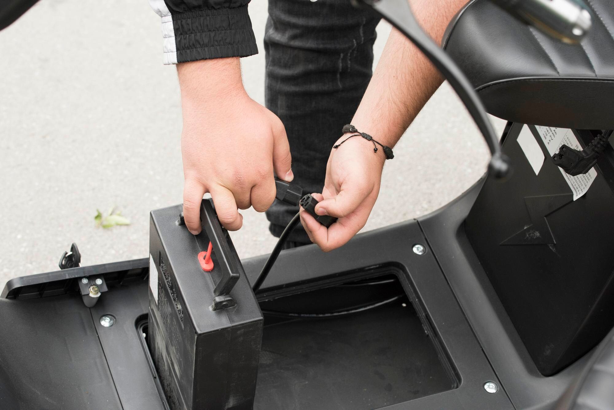 Bateria lub akumulator wielokrotnego ładowania jako część e-mobilności