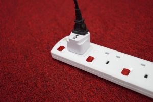 Jak podłączyć czerwone gniazdo?