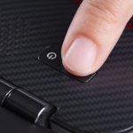 Zbliżenie ręki za pomocą telefonu komórkowego